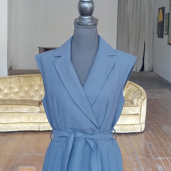 Elegant Navy Sleeveless Wrap Dress - Picture 11 of 12